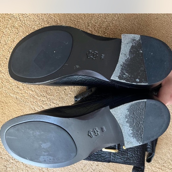 Pebbled leather Tory Burch mid calf boot - Picture 5 of 8